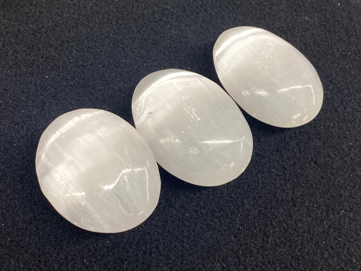 Selenite Palm Stones 4 cm (Pack of 20)